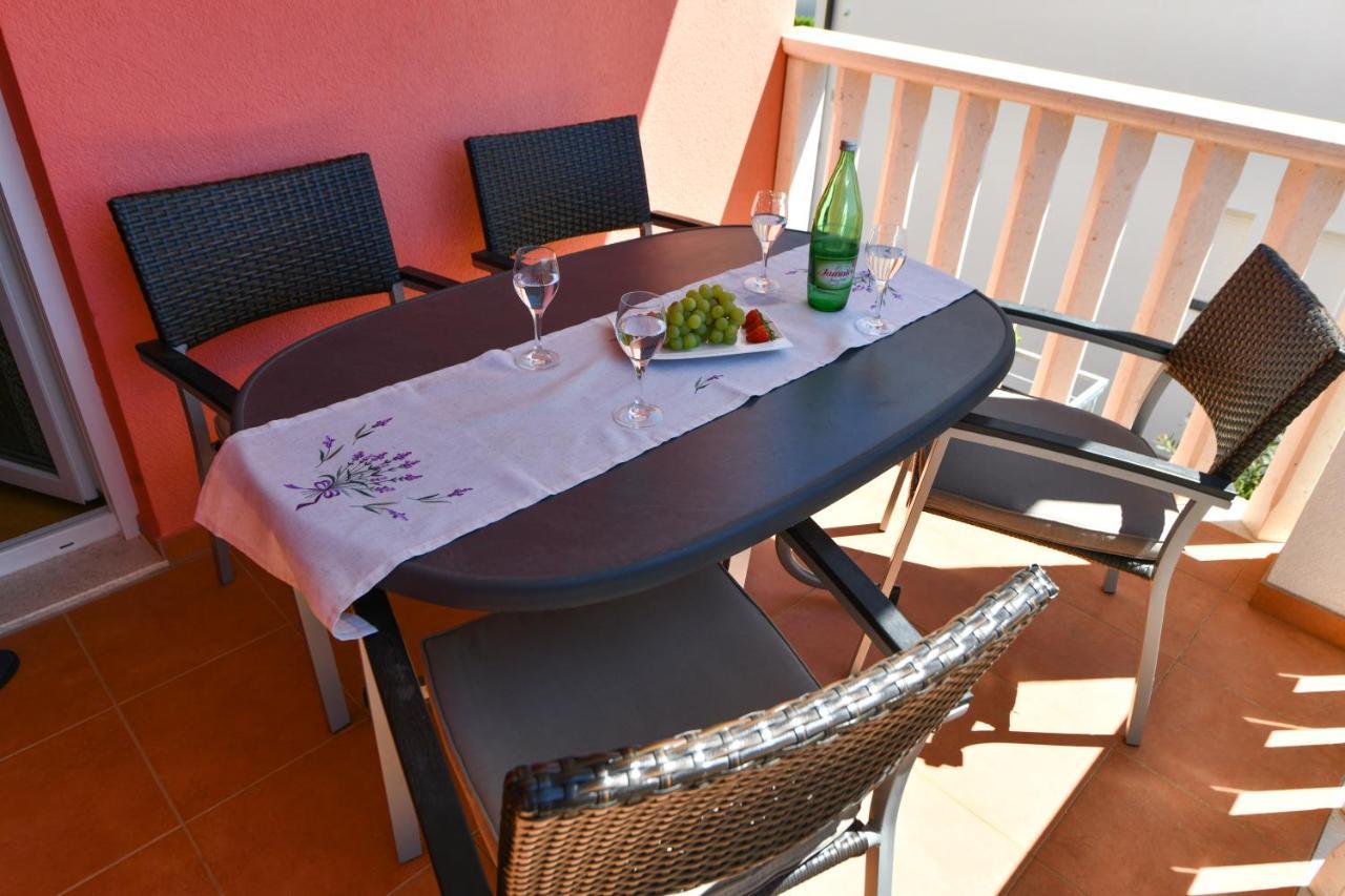 Apartments Villa Miranda Vodice Bagian luar foto