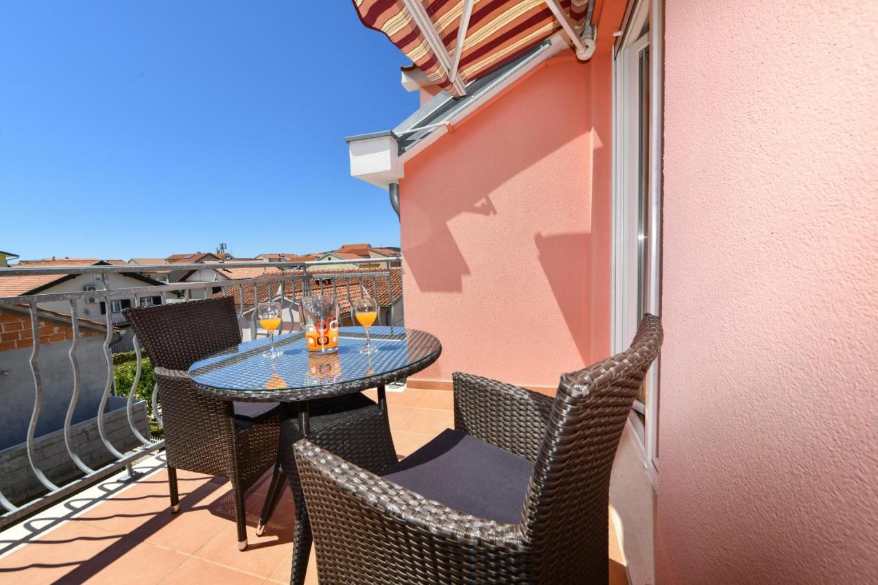 Apartments Villa Miranda Vodice Bagian luar foto