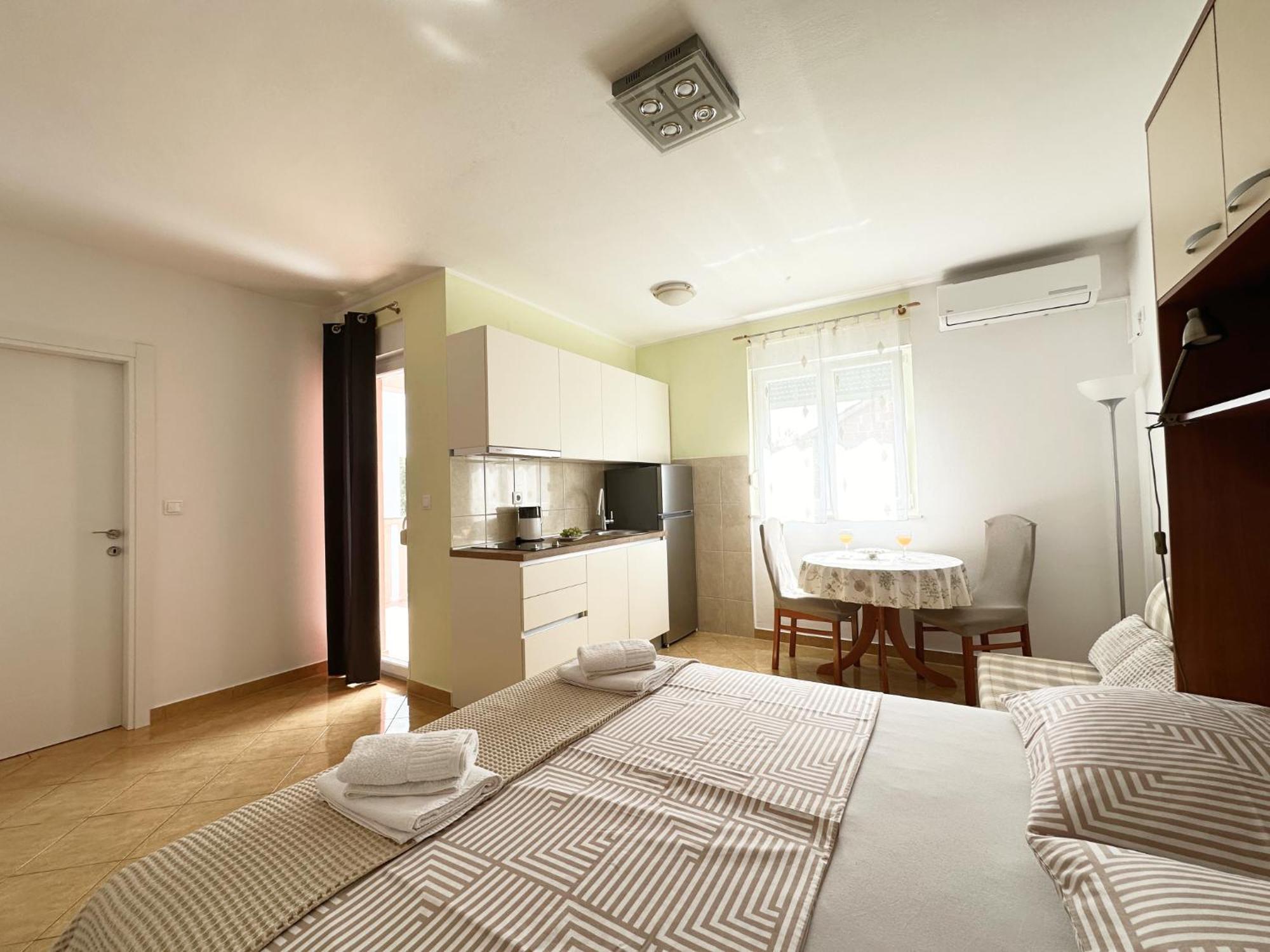 Apartments Villa Miranda Vodice Bagian luar foto